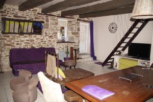 a living room with a table and a couch at l'antreTerre et Mer in Vieux-Viel