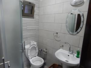 Koupelna v ubytování Joseph apartment + 10 fotografií