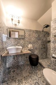 Koupelna v ubytování Lindos Luxury Retro Villas