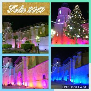un collage de fotos con un árbol de Navidad y un edificio en San Cristobal, en Villahermosa