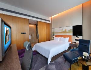 Телевизор и/или развлекательный центр в Hampton by Hilton Guangzhou Tianhe Sports Center-Free Shuttle Bus to Exhibition During Canton Fair Period
