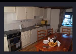 Kuchyň nebo kuchyňský kout v ubytování Hayloft Cottage