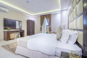 Tempat tidur dalam kamar di Al Muhaidb Residence Al Dawadmi