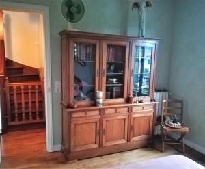a large wooden hutch in a room at la villa des chats in Andrésy +41 photos
