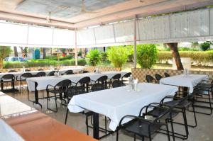 Restoran või mõni muu söögikoht majutusasutuses KSTDC Hotel Mayura Shantala Halebeedu