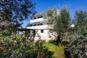 Κήπος έξω από το Apartment Anton