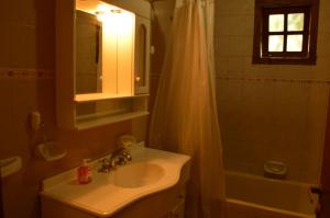 Phòng tắm tại Alojamiento Los Alelies