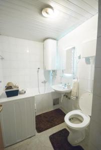 Ένα μπάνιο στο MM Lux Apartment, Novi Sad +14 φωτογραφίες