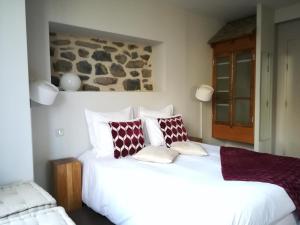 Postel nebo postele na pokoji v ubytování Aux Caprices d'Aubrac