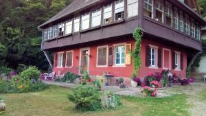 Zahrada ubytování Gîte "Cadichon" + 8 fotografií