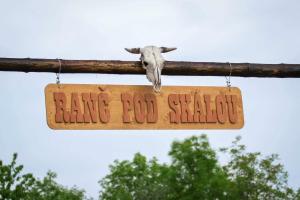 Certificato, attestato, insegna o altro documento esposto da Caravan on Ranch
