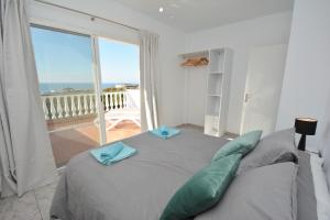 a bedroom with a bed with a view of the ocean at Pura Vida El Morche in Torrox Costa
