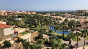 an aerial view of a resort with a pool and palm trees at Las Entinas in Almerimar