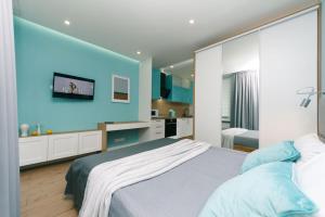 Posteľ alebo postele v izbe v ubytovaní Happy apartment, warmth, comfort, turquoise