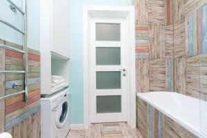 Ванная комната в Happy apartment, warmth, comfort, turquoise
