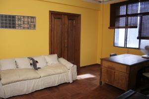 a dog sitting on a couch in a living room at AZUL marino in Santiago
