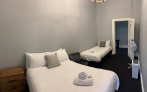 Postel nebo postele na pokoji v ubytování Abermain Hotel