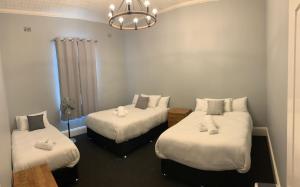 Postel nebo postele na pokoji v ubytování Abermain Hotel
