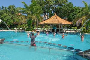 Bazén v ubytování Bali Tropic Resort & Spa - CHSE Certified nebo v jeho okolí