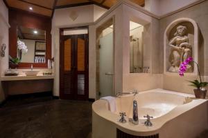 Koupelna v ubytování Bali Tropic Resort & Spa - CHSE Certified