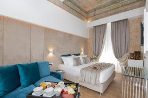 A bed or beds in a room at Navona Style
