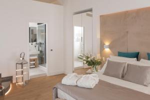 A bed or beds in a room at Navona Style