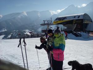a group of people standing on a ski slope at Chalúpka u Babičky in Ždiar