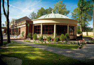 a building with a conservatory with a dome at Manor House Spa in Chlewiska