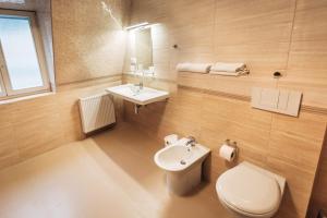 Bilik mandi di Star Hotel