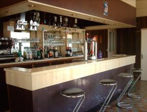 Lounge nebo bar v ubytování Hotel Le Colbert epernay + 31 fotografií