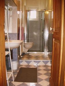 Bathroom sa Il Glicine Apartment Rimini