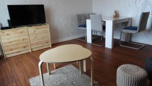 Μια τηλεόραση ή/και κέντρο ψυχαγωγίας στο Studio moderne avec jolie vue +2 φωτογραφίες