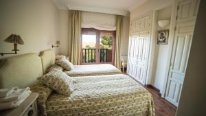 a bedroom with a bed and a window at Cigarral de la Encarnación in Toledo +15 photos