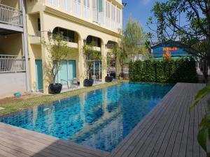 Bazén v ubytování Latima Boutique Hostel nebo v jeho okolí