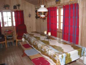 เตียงในห้องที่ Båtstø Camping
