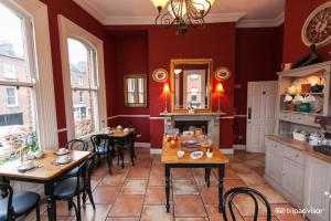 Kuchyň nebo kuchyňský kout v ubytování O'Neills Victorian Pub & Townhouse