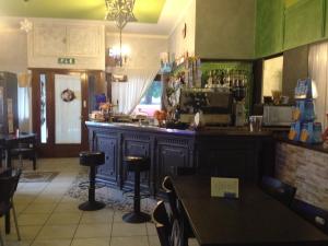 Lounge nebo bar v ubytování albergo panoramico