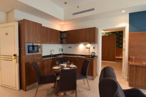 Η κουζίνα ή μικρή κουζίνα στο مسار للشقق المخدومة