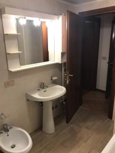 Bilik mandi di Casa Cortese