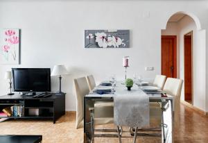 A television and/or entertainment centre at Apartment Eva Cabo Roig