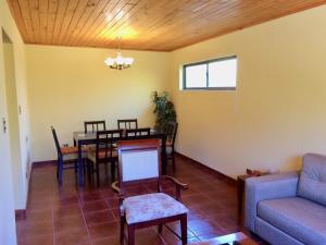 a living room with a table and a couch at Casa confortable, campo y playa in Buchupureo +14 photos