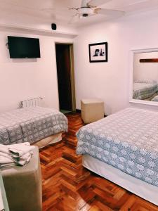 Un pat sau paturi într-o cameră la Hotel Petit