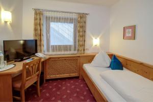 Televisyen dan/atau pusat hiburan di Hotel Wechselberger by Alpeffect Hotels