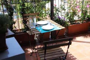 A restaurant or other place to eat at L'Arazzo