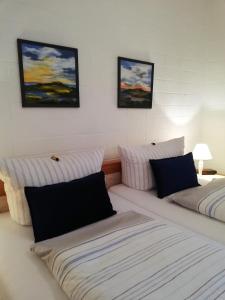 Postel nebo postele na pokoji v ubytování Hotel Garni Friesenhuus