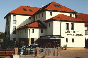 Zdjęcie z galerii obiektu Ezüsthíd Hotel w mieście Veszprém