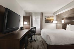 Televisor o centre d'entreteniment de Days Inn by Wyndham Kingston