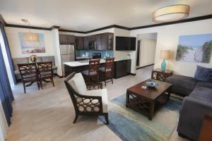 Kuhinja ili čajna kuhinja u objektu Westgate Cocoa Beach Resort