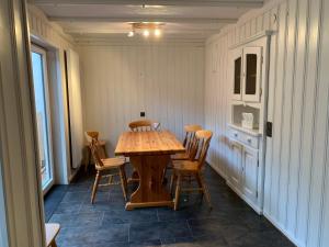 a dining room with a wooden table and chairs at Ferien Haus am Bach in Föhren