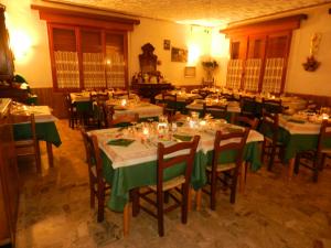 Un restaurante o sitio para comer en Albergo Ristorante Villa Svizzera